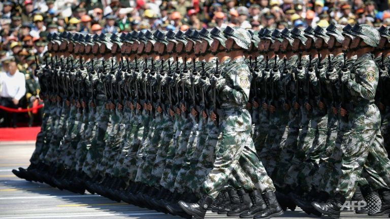 Quân đội Trung Quốc trong một buổi duyệt binh - Ảnh: Reuters