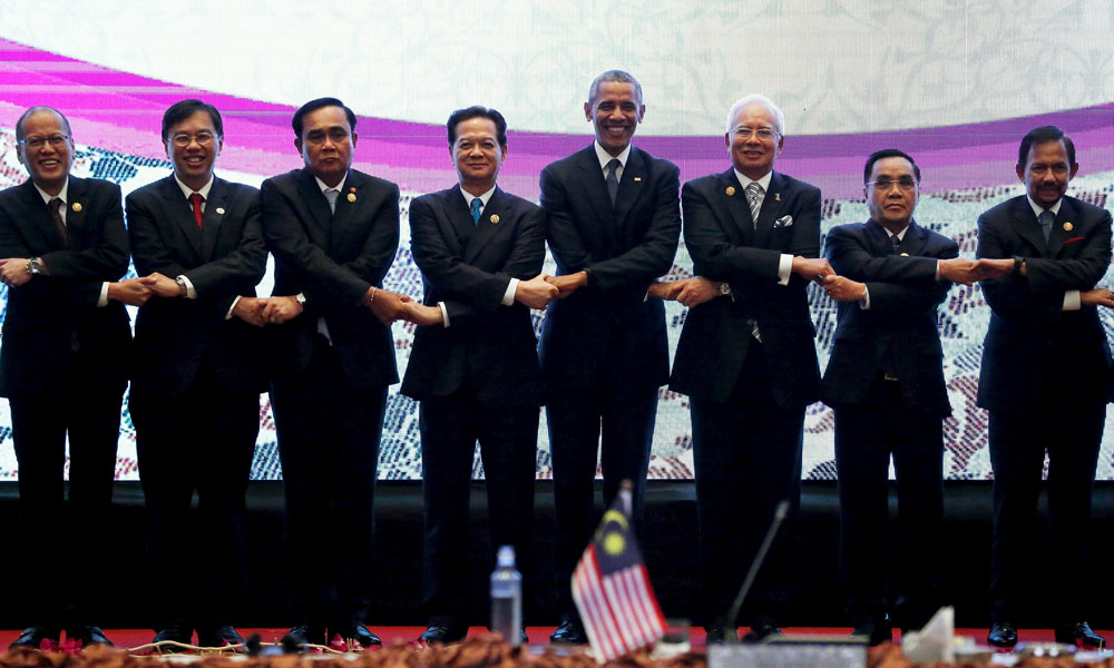 Tổng thống Mỹ Barack Obama và các lãnh đạo ASEAN tại Malaysia hồi tháng 11.2015 - Ảnh: Reuters
