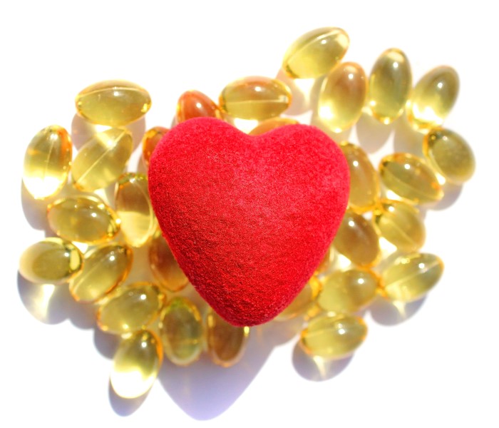 Dầu cá chứa axit béo omega-3 giúp bảo vệ tim - Ảnh: Shutterstock