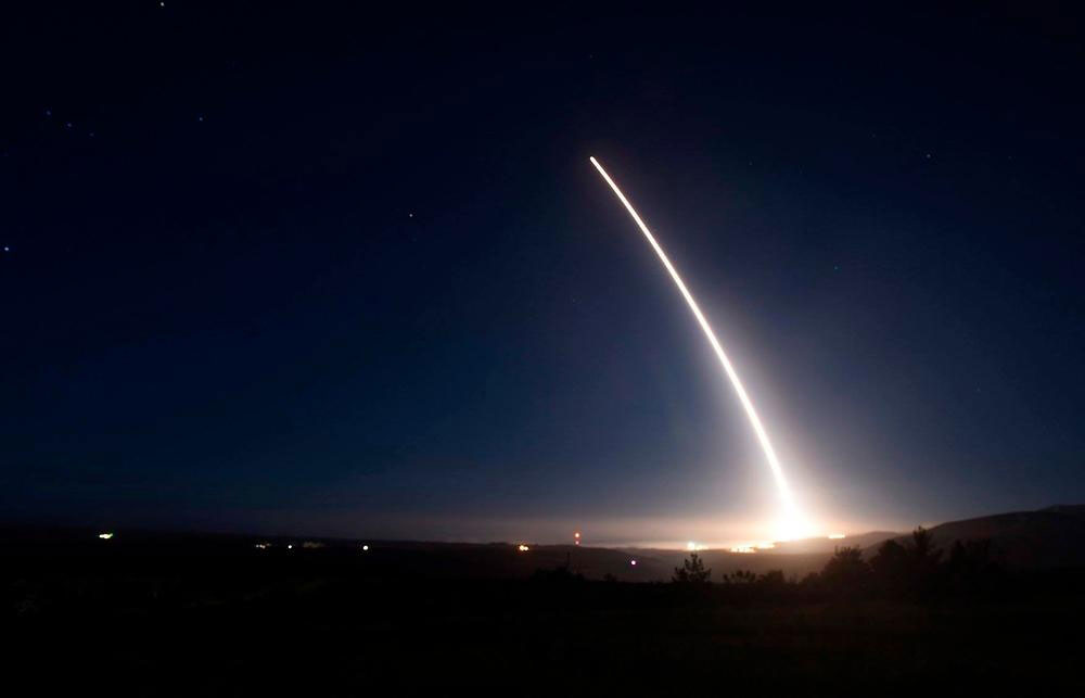 Tên lửa Minuteman III trong đợt phóng thử hồi tuần trước - Ảnh: USA Today