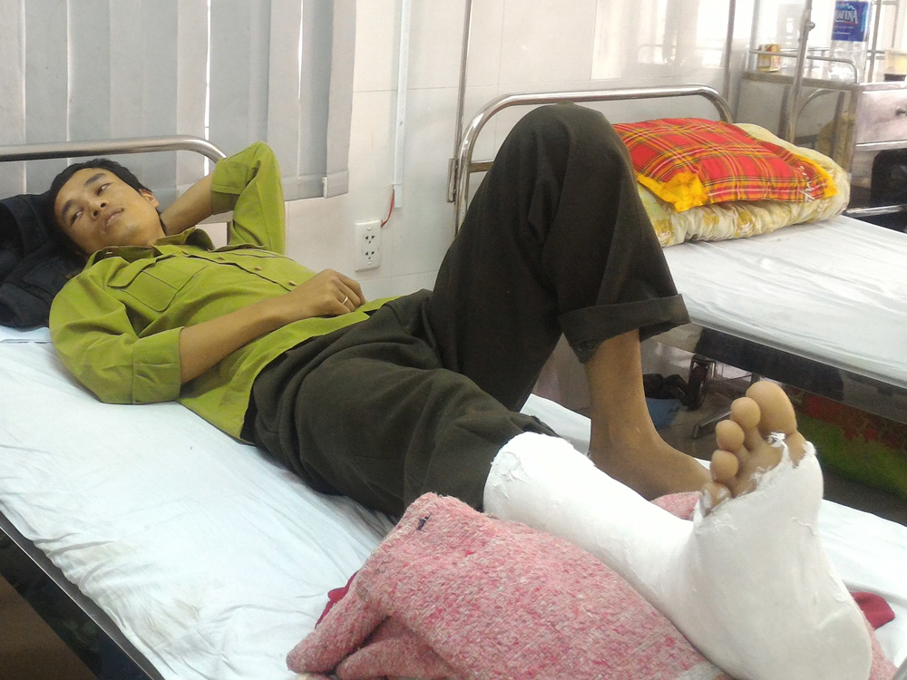 Anh Tuấn đang điều trị tại Bệnh viện Trường Đại học Y Dược Huế - Ảnh: BNL