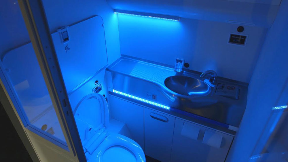 Công nghệ tia UV làm sạch nhà vệ sinh diệt khuẩn đến 99,99% - Ảnh: Los Angeles Times
