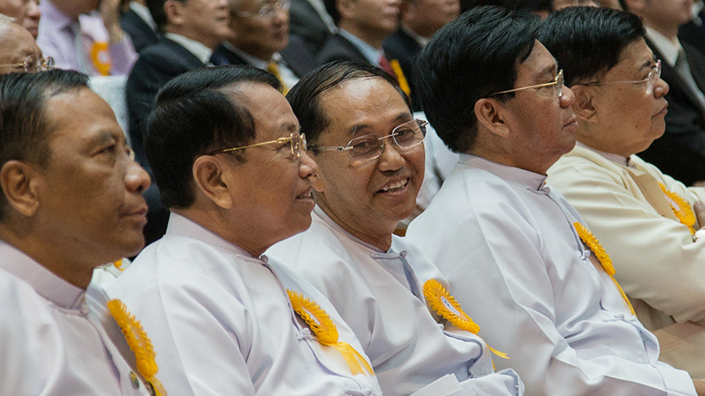 Ông Myint Swe (giữa), một tướng về hưu và hiện là Thủ hiến Yangon, vừa được giới quân sự đề cử vào cương vị phó tổng thống - Ảnh: AFP