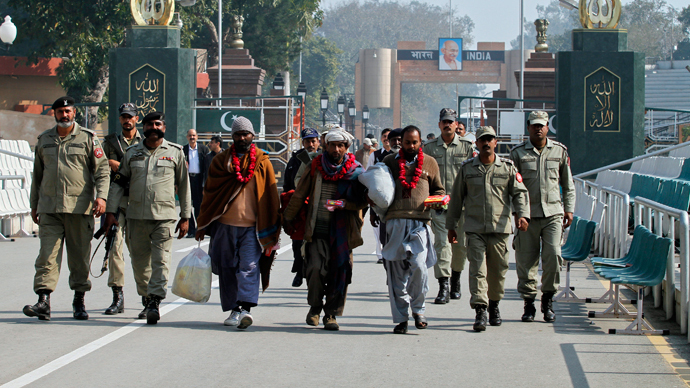 Người Pakistan tại khu vực biên giới với Ấn Độ - Ảnh minh họa: Reuters