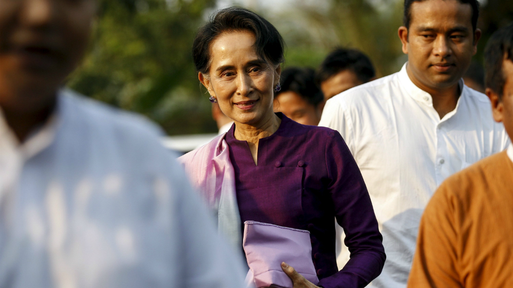 Sau khi thương thảo không thành công với giới quân sự, bà Aung San Suu Kyi đã để bạn học và là cộng sự thân cận nhất của mình trở thành Tổng thống Myanmar - Ảnh: Reuters