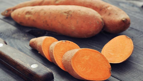 Khoai lang rất giàu beta carotene - Ảnh: Shutterstock