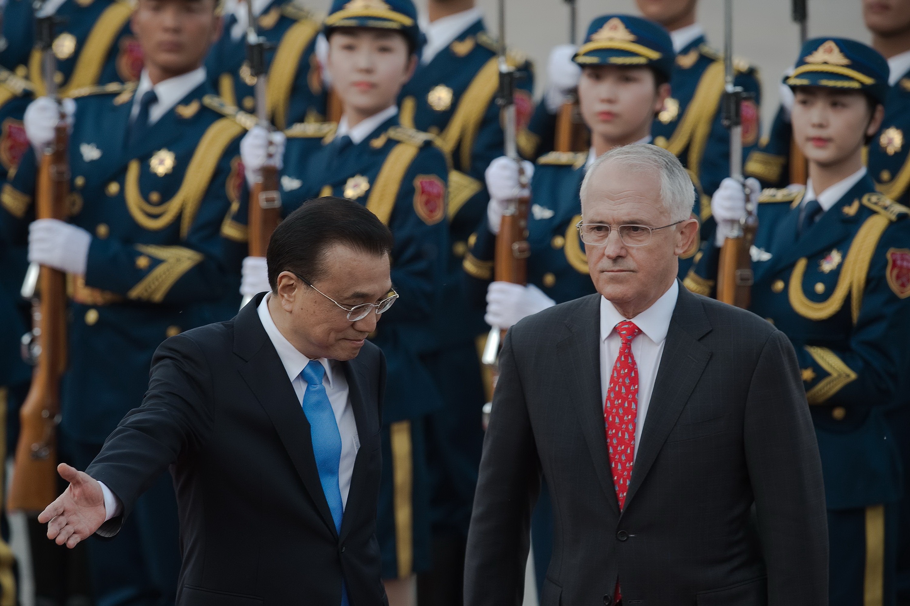 Thủ tướng Trung Quốc Lý Khắc Cường đón Thủ tướng Malcolm Turnbull tại Bắc Kinh	 - Ảnh: AFP