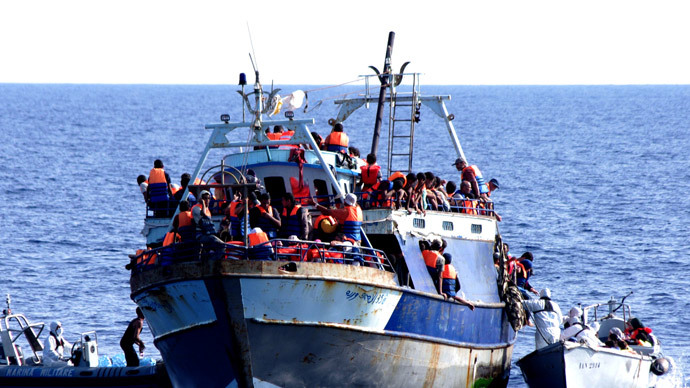Một chiếc thuyền chở người di cư trên Địa Trung Hải - Ảnh: AFP