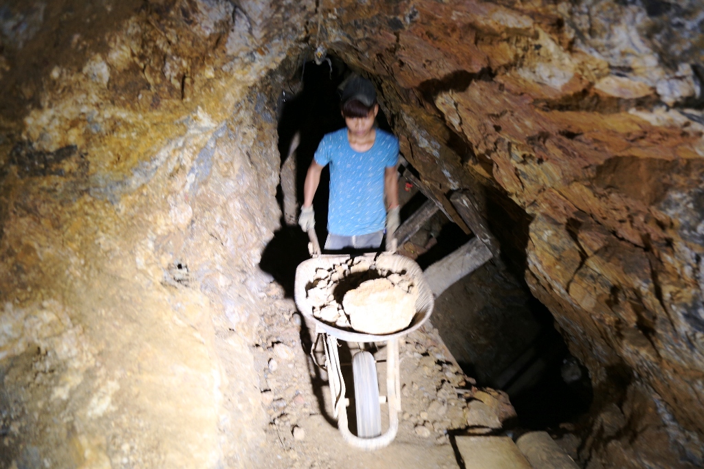 Một hầm khai thác vàng lậu - Ảnh: Thanh Lộc