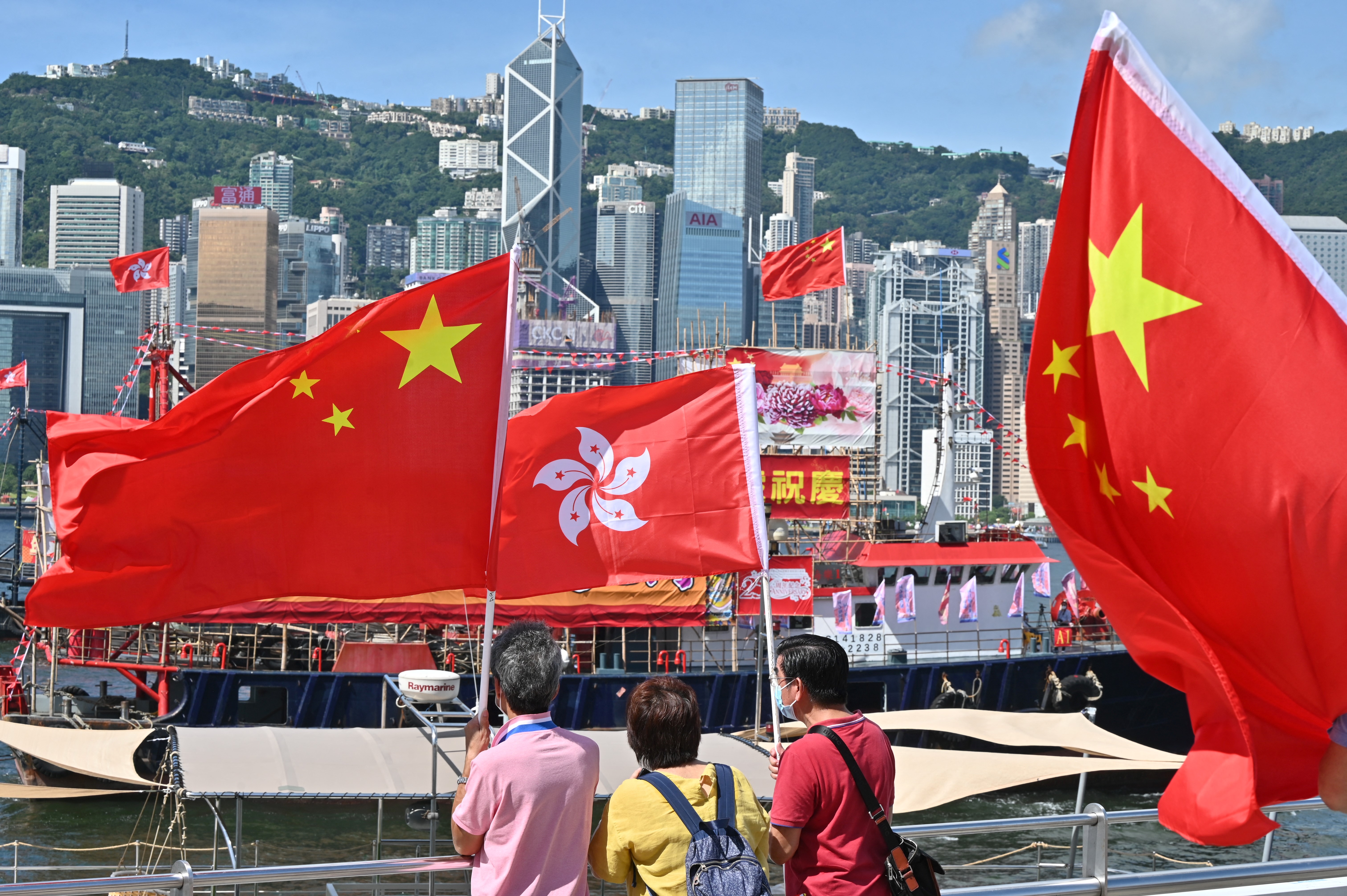 Hồng Kông sau 25 năm về Trung Quốc: Sóng gió và tương lai