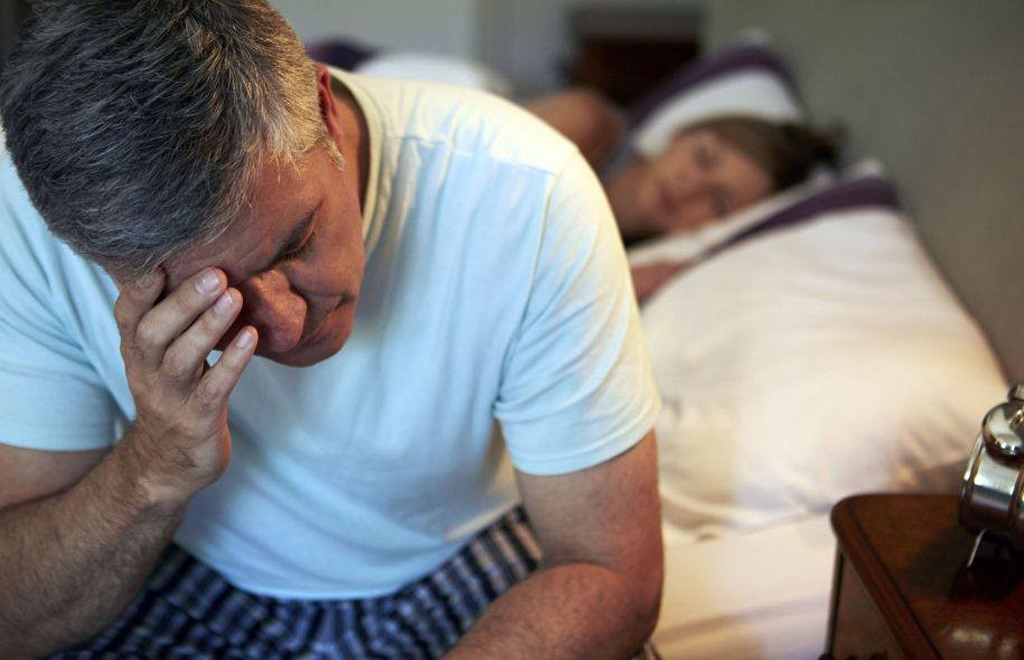 Có rất nhiều nguyên nhân dẫn đến chứng mất ngủ ở người lớn tuổi