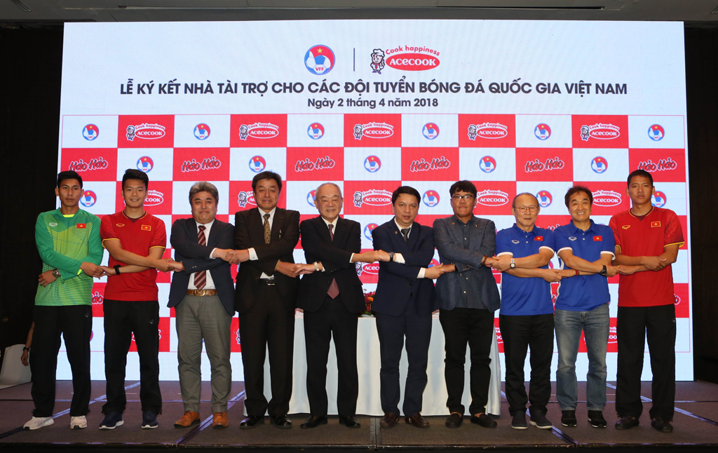 Acecook Việt Nam và LĐBĐ Việt Nam cùng chung tay hỗ trợ các ĐTQG Việt Nam, hướng đến năm 2018 đầy thử thách tại đấu trường châu lục