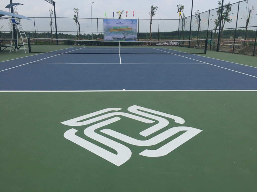 Sân tennis đạt chuẩn quốc tế - một trong những tiện ích nội khu nổi bật của dự án