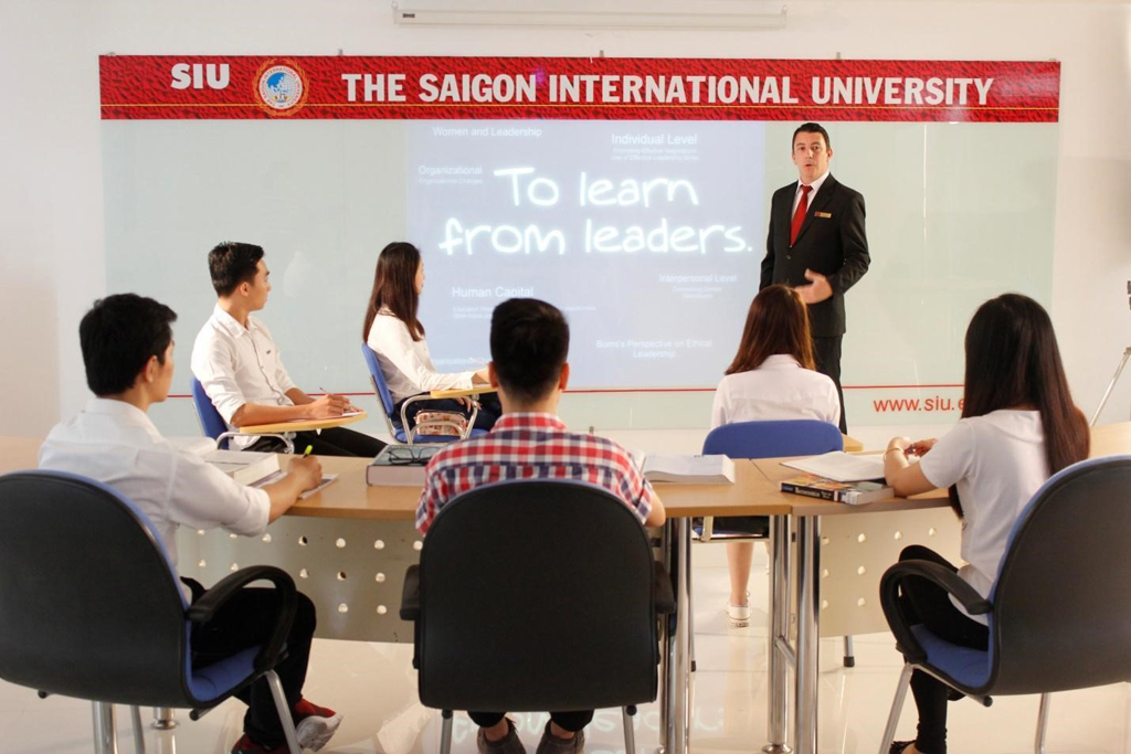 Đội ngũ giảng viên nước ngoài và Việt Nam giàu chuyên môn và kinh nghiệm
