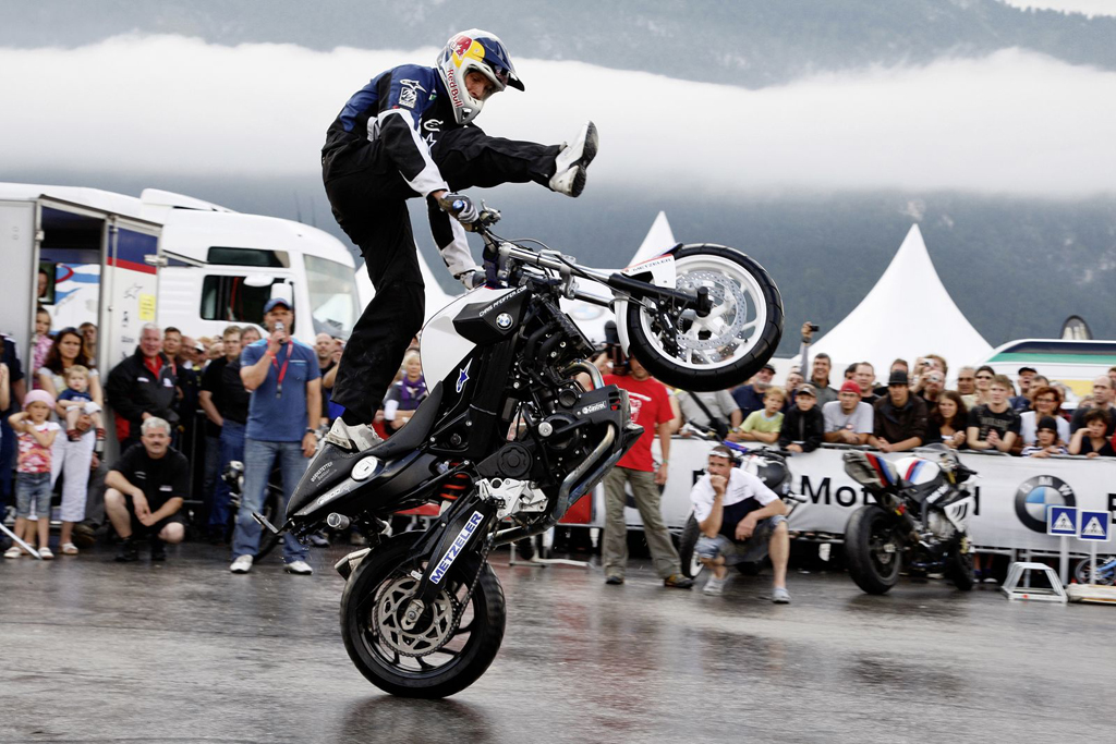 Mattie Griffin biểu diễn tại BMW Motorrad Days