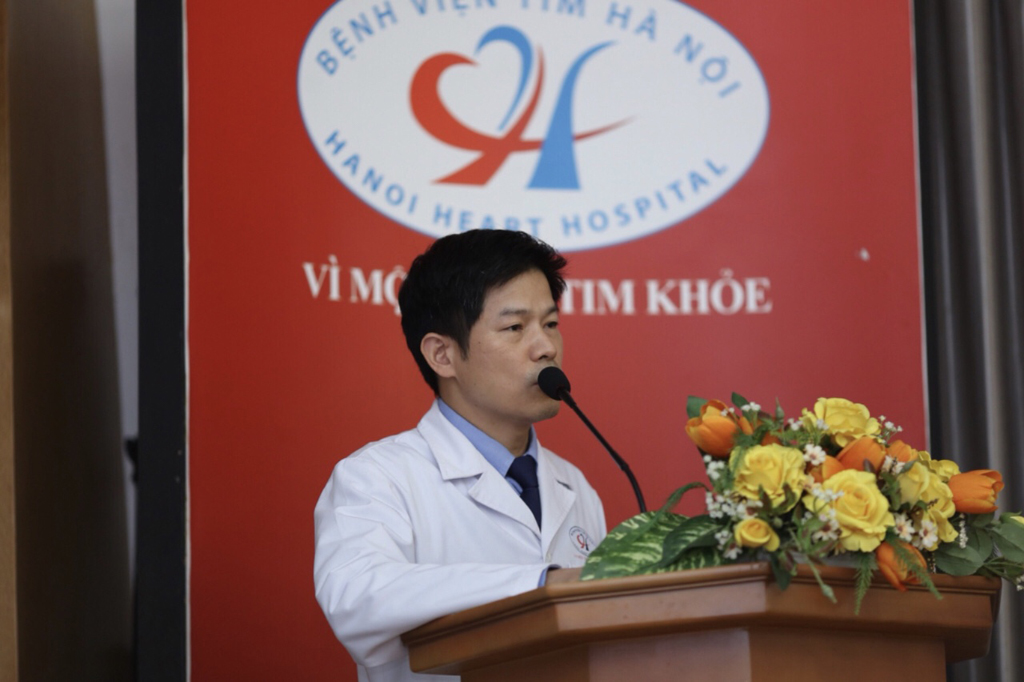Tiến sĩ Nguyễn Sinh Hiền - Phó giám đốc Bệnh viện tim Hà Nội phát biểu tại chương trình