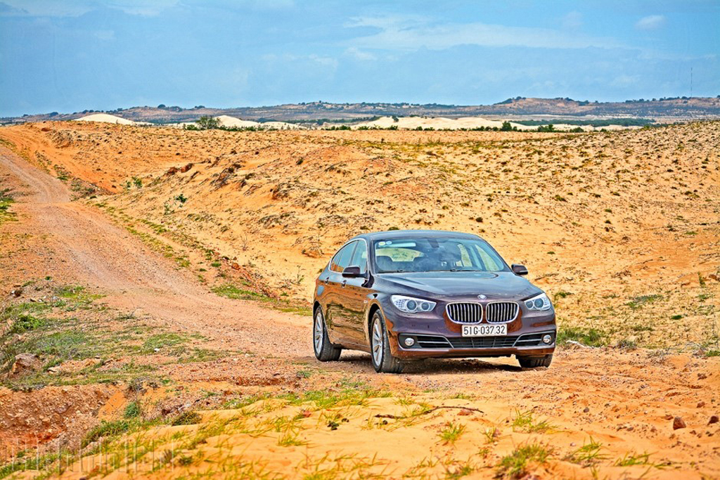 BMW 528i GT trên cung đường mòn xuyên “tiểu sa mạc Sahara” giữa lòng Bình Thuận