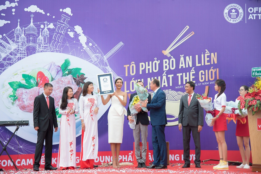 Hoa hậu H’Hen Niê hào hứng tham gia sự kiện quảng bá ẩm thực Việt Nam