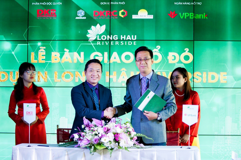 Lễ ký kết hợp tác với ngân hàng hỗ trợ TMCP Việt Nam Thịnh Vượng (VPBank)