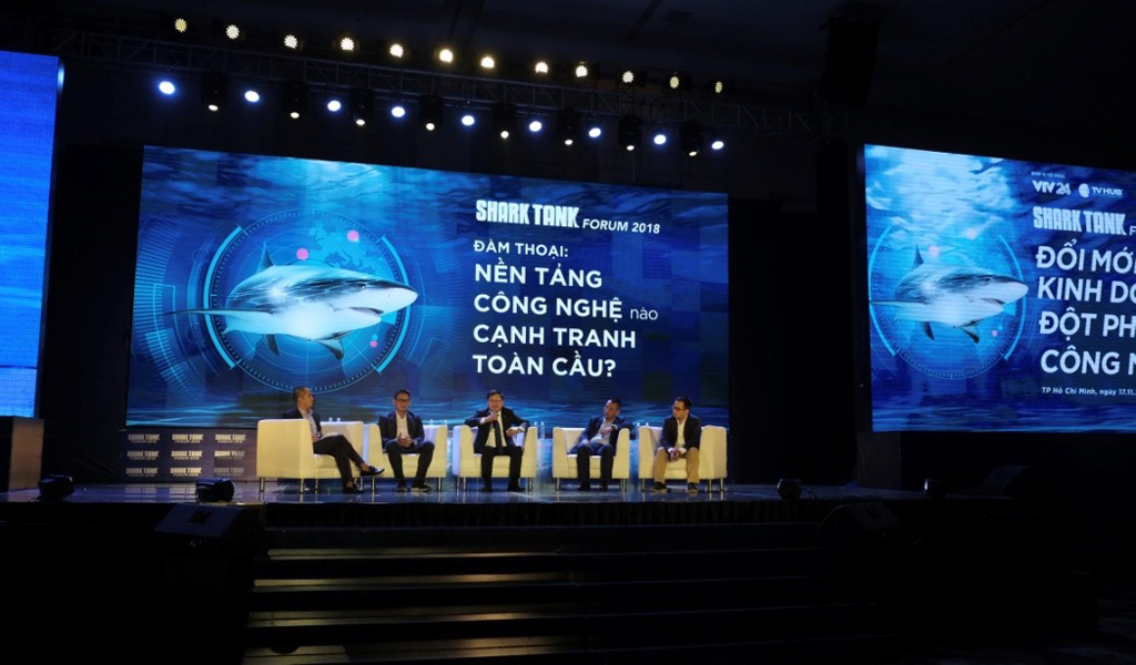 Tổng giám đốc Nguyễn Hưng tham gia đàm thoại trong chủ đề “Nền tảng công nghệ nào cạnh tranh toàn cầu” tại Shark Tank Forum