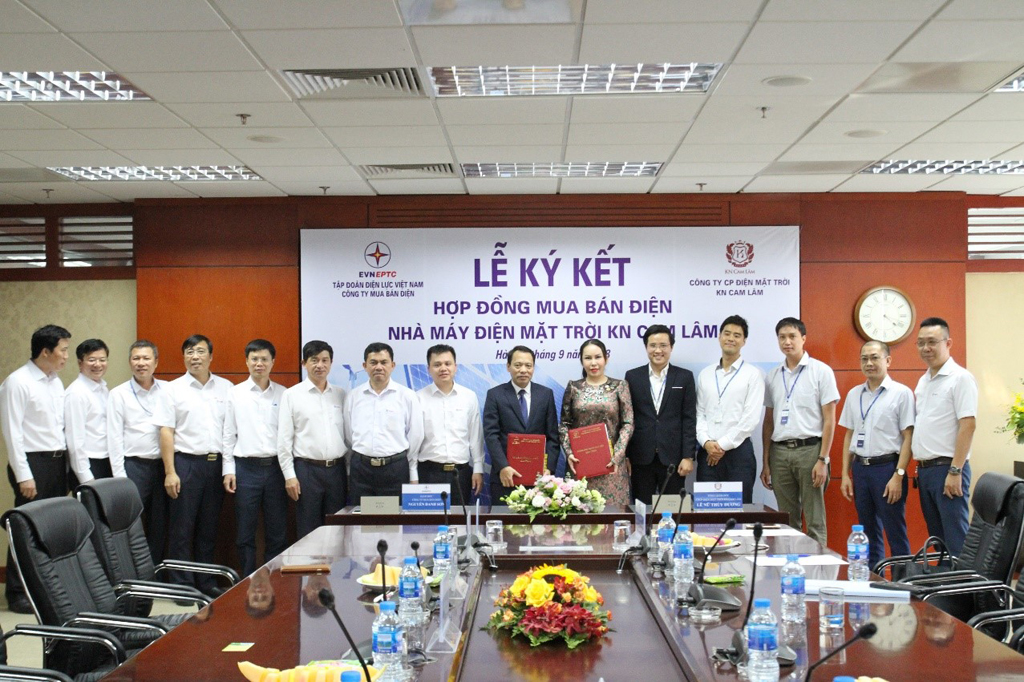 Lễ ký kết Hợp đồng mua bán Nhà máy điện mặt trời KN Cam Lâm vào ngày 12.9.2018 tại Hà Nội