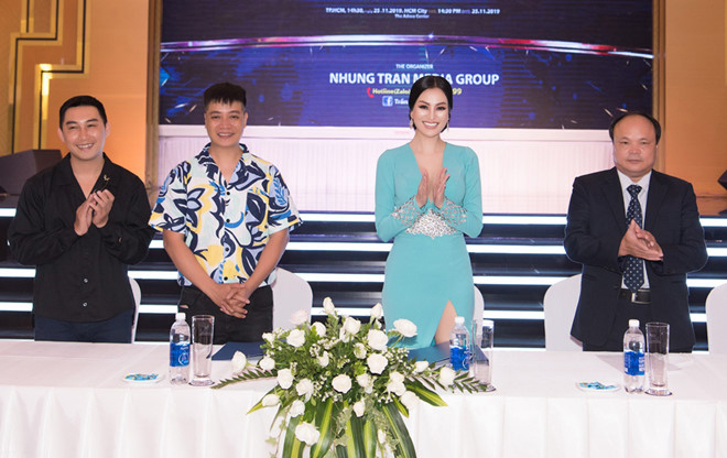 Bà Trần Huyền Nhung ký hợp đồng với các nhà tài trợ dự án Ms & Mr International Business 2020