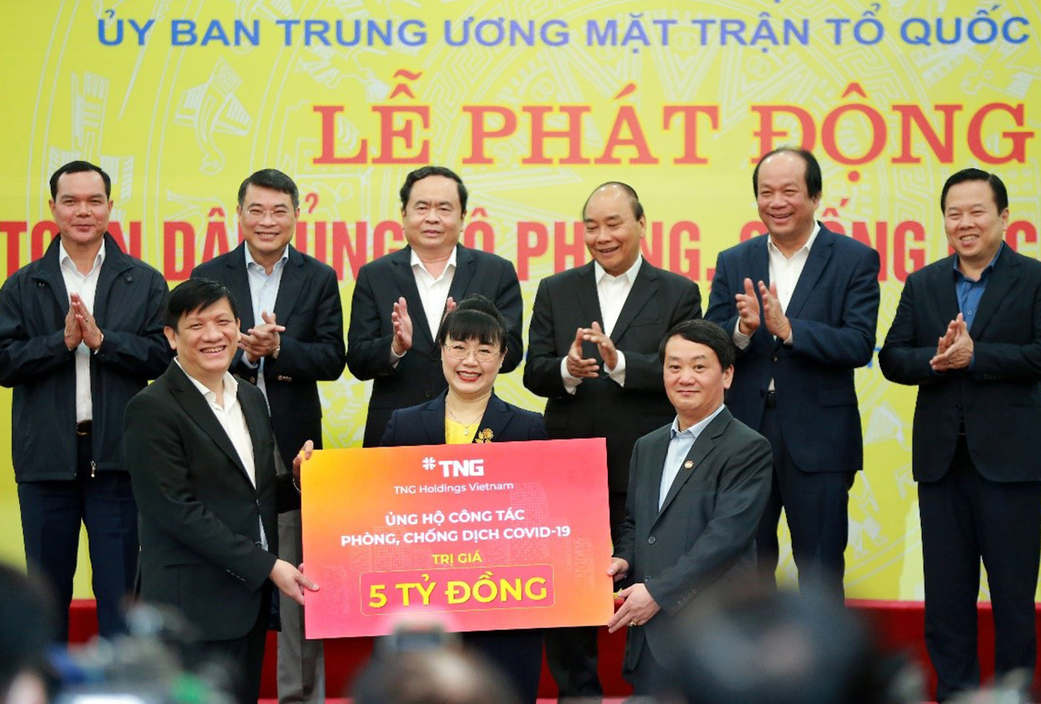 Đại diện Tập đoàn TNG Holdings Vietnam ủng hộ 5 tỉ đồng vào Quỹ Phòng chống dịch Covid-19