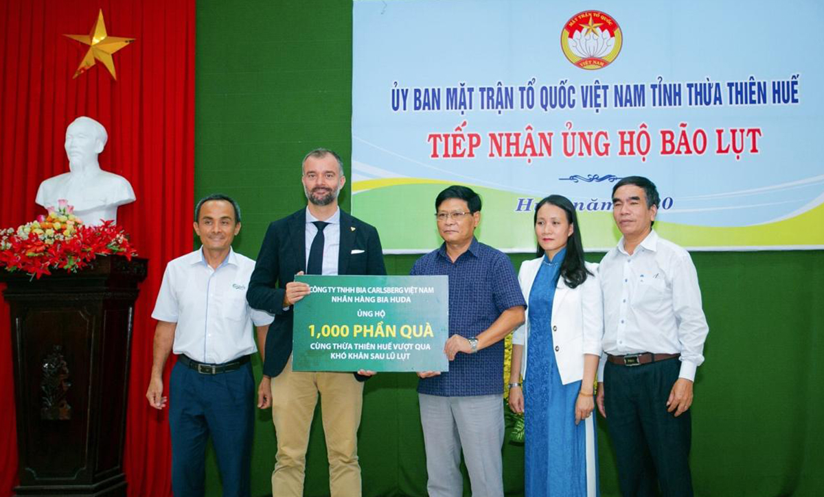 Huda phối hợp với Ủy ban Mặt trận Tổ quốc Việt Nam tại các địa phương trao quà đến tận tay cho người dân