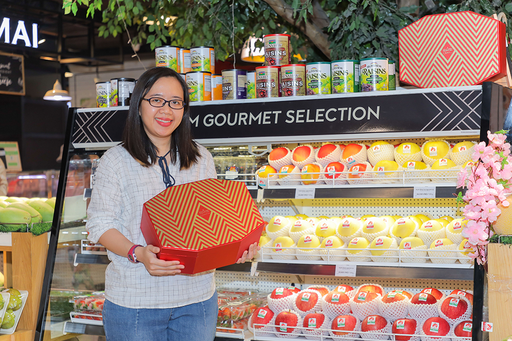   Bà Tố Diễm, đại diện phòng Thu mua của hệ thống siêu thị Ân Nam Gourmet