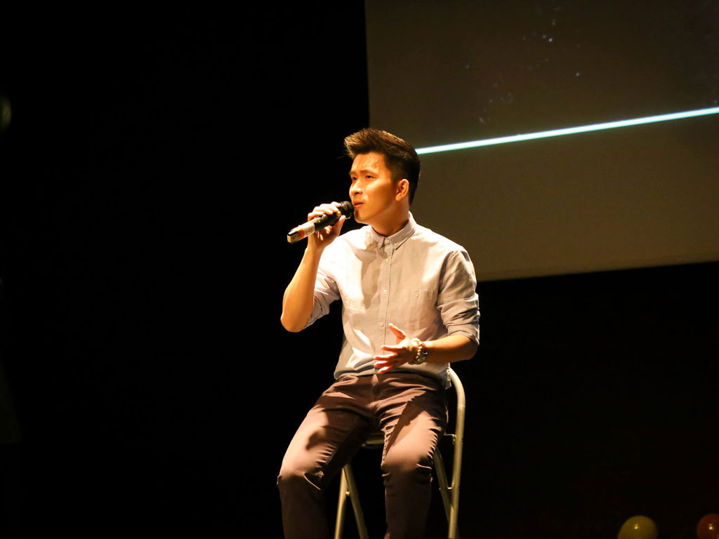 Giọng hát Văn Minh trở nên quen thuộc trong các chương trình nghệ thuật của cộng đồng Việt tại Pháp