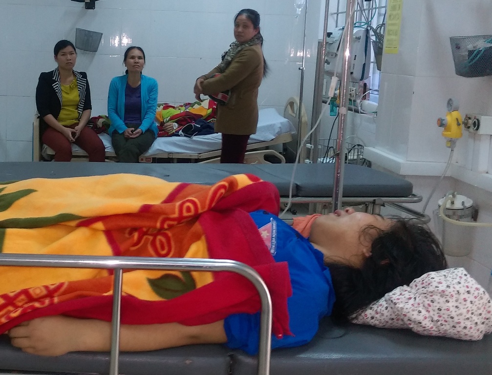 Sau khi tiêm vắc xin sởi - rubella nữ  sinh Phạm Thị Hà phải nhập viện điều trị -Ảnh: Định Dũng