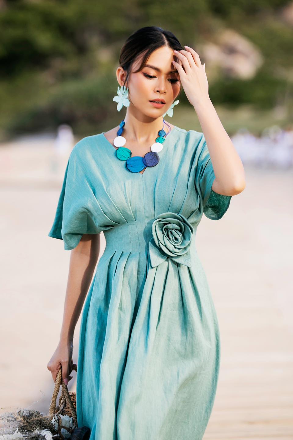 Đầm xanh ngọc sáng kiểu trang trọng dự tiệc, đi làm - Đầm, váy nữ |  ThờiTrangNữ.vn