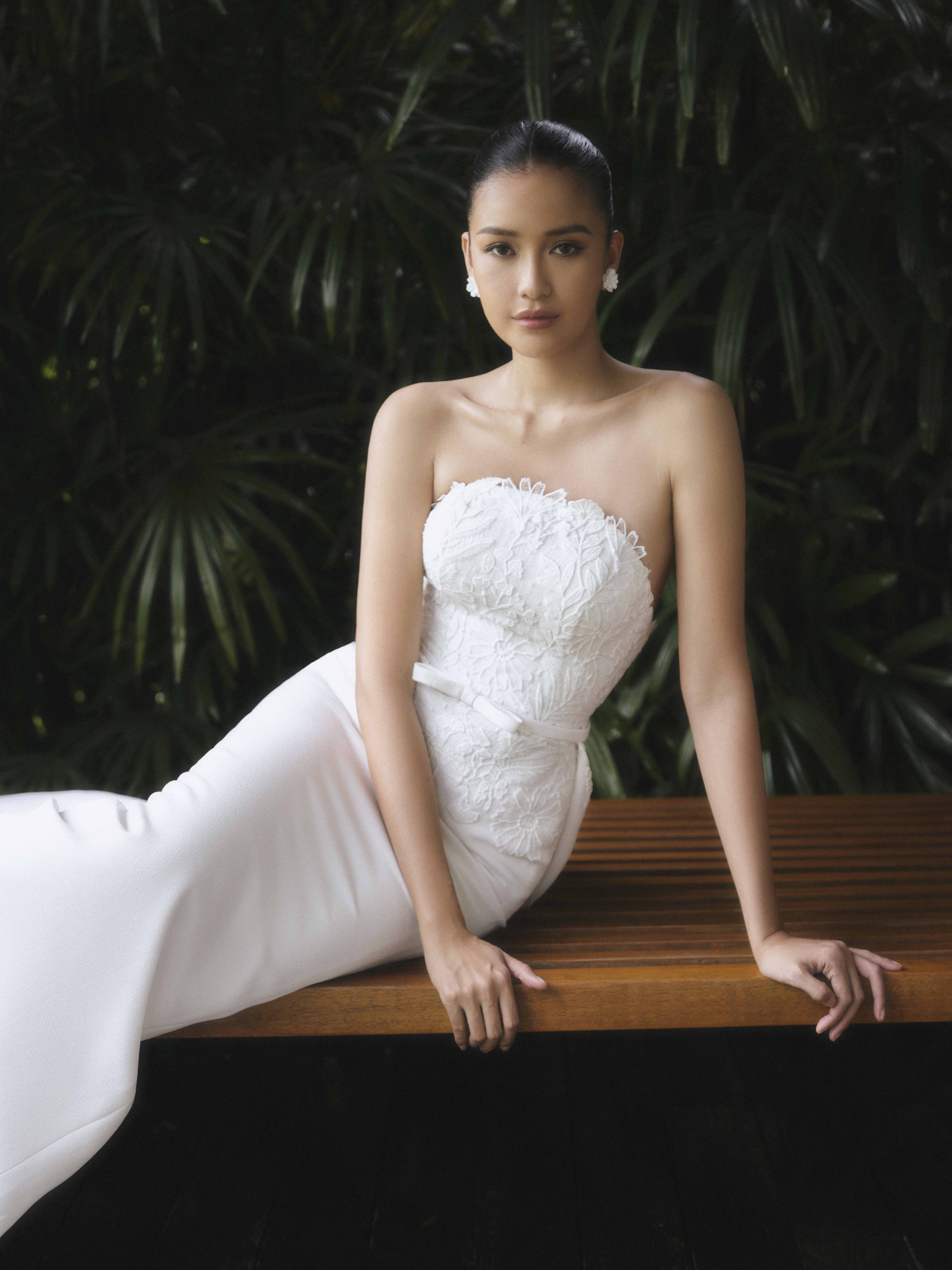Hoa hậu Ngọc Châu quyến rũ khi mặc váy cưới