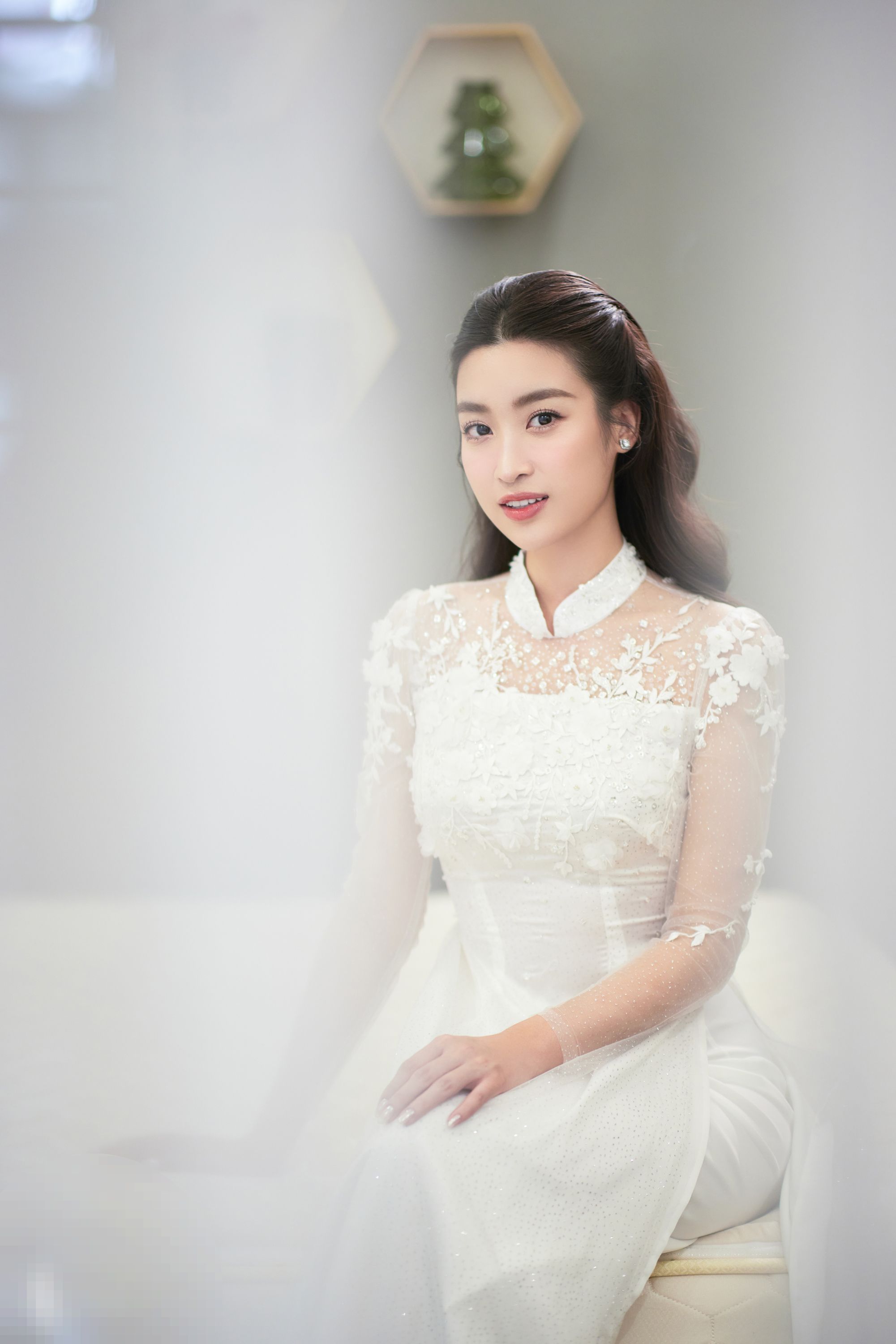 Giảm giá Đầm dạ hội trắng hai dây cổ V váy xẻ tà đi tiệc sự kiện event váy  cưới cô dâu chụp hình cưới Hàn Quốc đi bàn giá rẻ -
