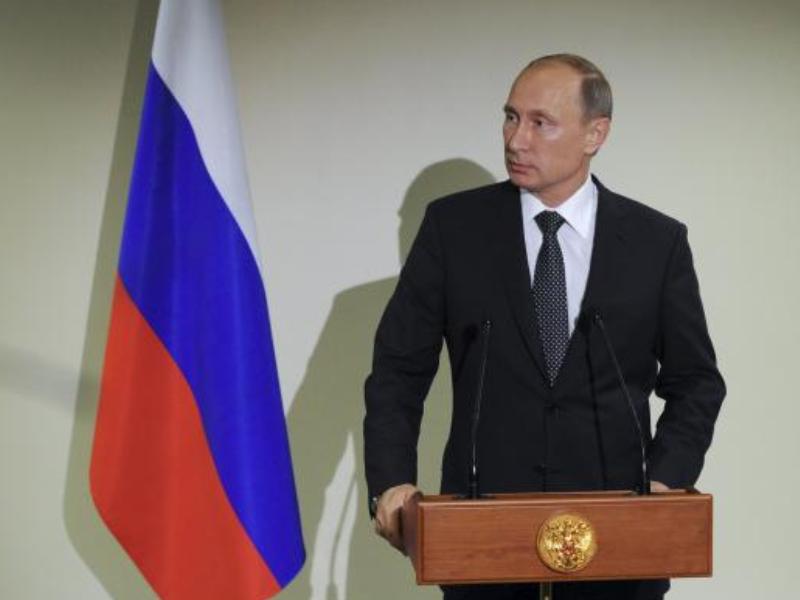 Tổng thống Nga Vladimir Putin phát biểu trong một cuộc họp báo tại Đại hội đồng Liên Hiệp Quốc ở thành phố New York hôm 28.9.2015 - Ảnh: Reuters