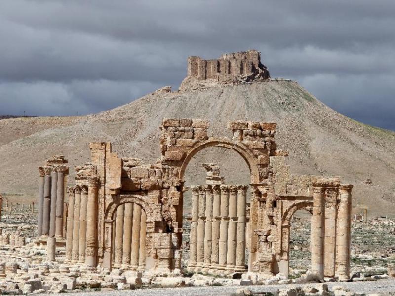 IS gần đây đã tàn phá “Khải hoàn môn” ở thành phố Palmyra, được xây dựng trong giai đoạn từ năm 193 - 211 sau công nguyên - Ảnh: AFP