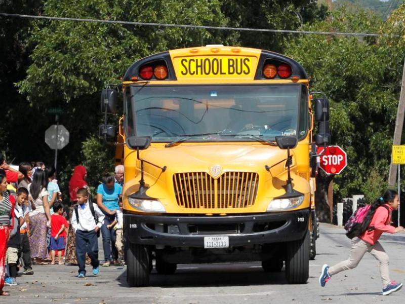 Ảnh minh họa một xe buýt chở học sinh - Ảnh: Reuters