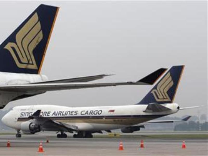Máy bay vận tải Boeing 747-400 của Singapore Airlines - Ảnh: Reuters