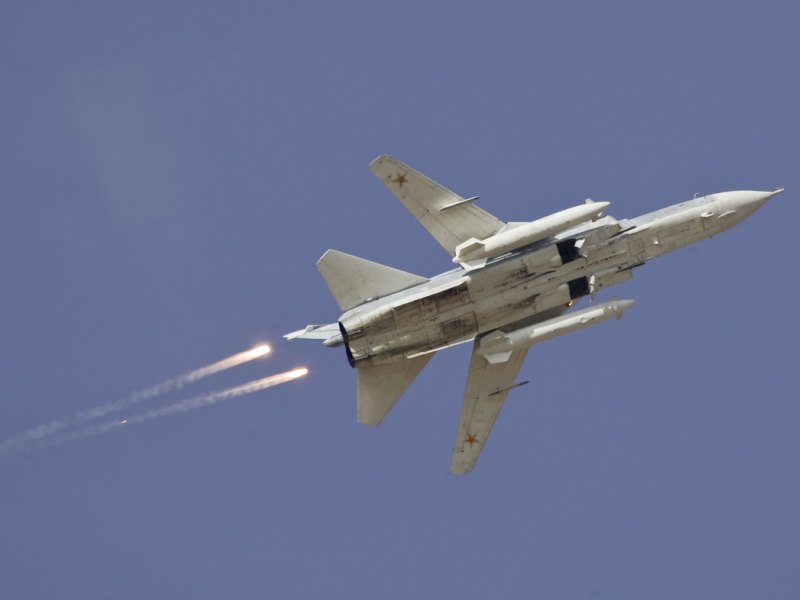 Một máy bay Su-24 của Nga - Ảnh: Reuters