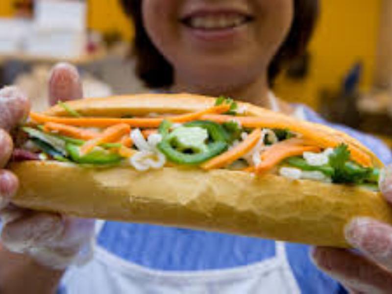 Bánh mì Việt được bán tại Mỹ - Ảnh: AFP