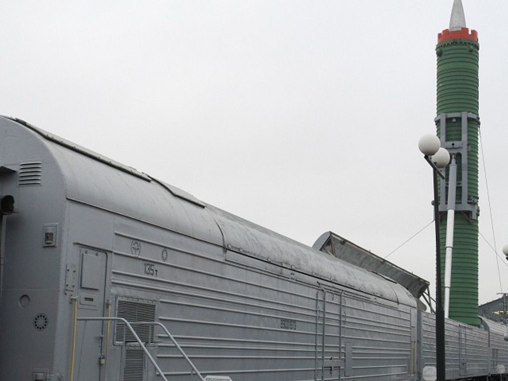 Một xe lửa chở tên lửa hạt nhân thời Liên Xô - Ảnh: Wikipedia