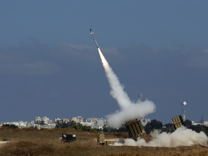 Một đợt thử nghiệm hệ thống tên lửa đánh chặn tầm ngắn Iron Dome (Vòm Sắt) của Israel - Ảnh: Reuters