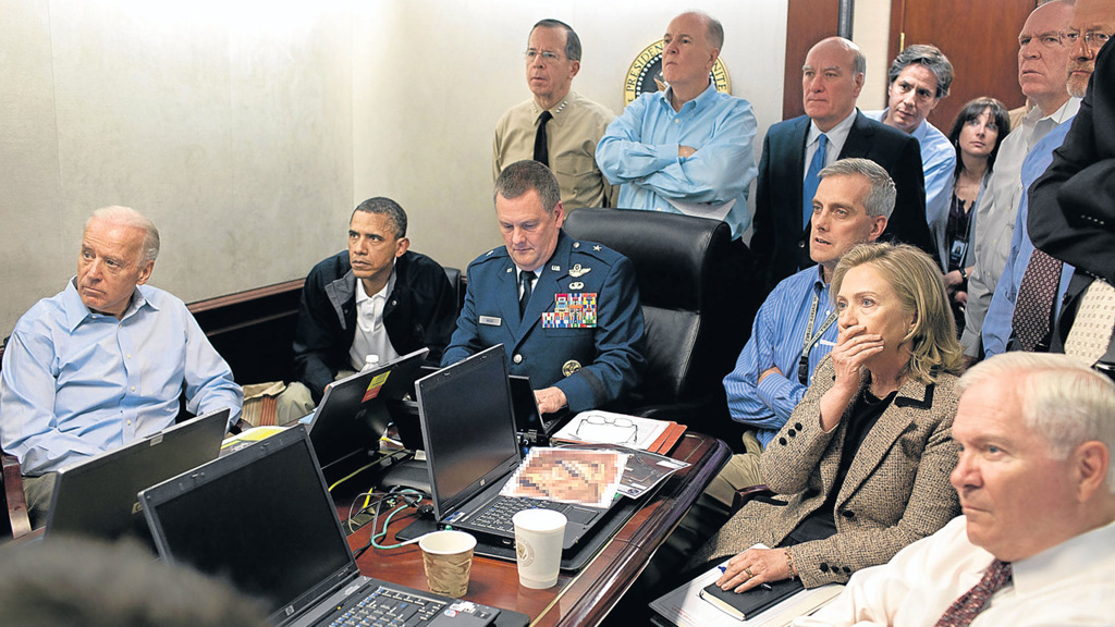 Tổng thống Mỹ Barack Obama cùng nội các đang xem hình ảnh chiến dịch tiêu diệt Osama bin Laden tại Nhà Trắng ngày 2.5.2011 - Ảnh: Nhà Trắng