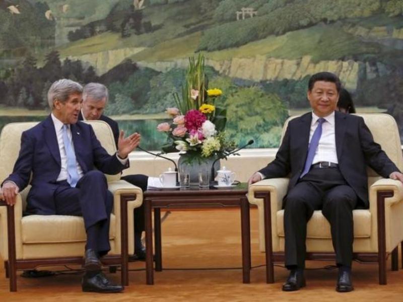 Ngoại trưởng Mỹ John Kerry hội đàm với Chủ tịch Trung Quốc Tập Cận Bình tại Bắc Kinh hồi năm 2015 - Ảnh: Reuters