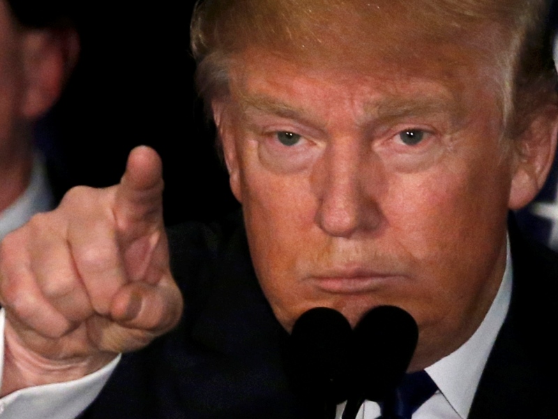Tỉ phú Donald Trump phát biểu sau khi chiến thắng ở cuộc bầu cử sơ bộ tại New Hampshire ngày 9.2 - Ảnh: Reuters