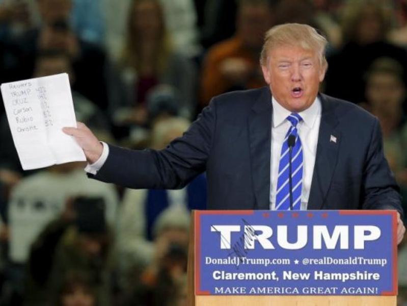 Ứng viên tổng thống Mỹ, tỉ phú Donald Trump (đảng Cộng hòa) phát biểu trước cử tri ở bang New Hampshire hôm 5.2 - Ảnh: Reuters