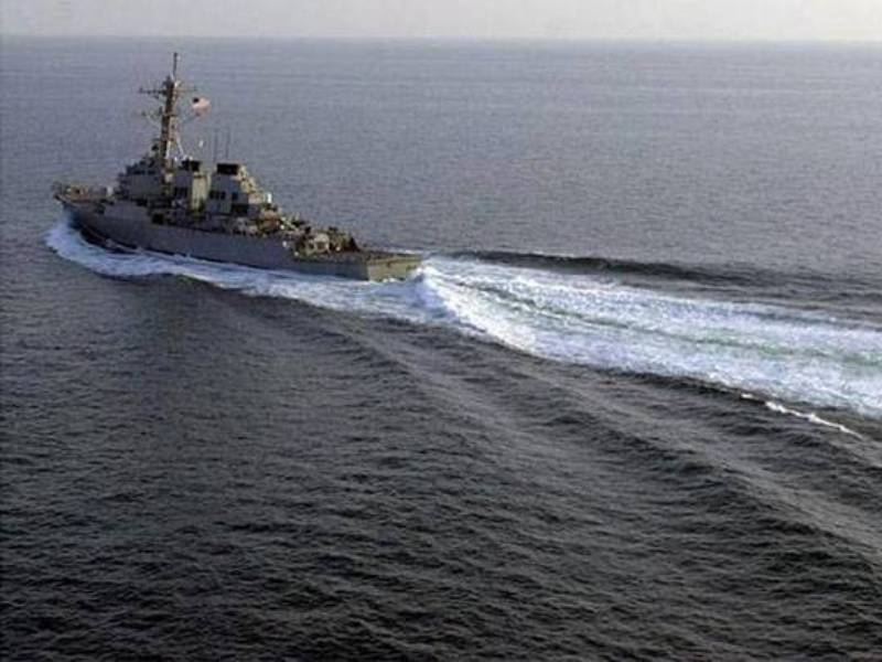Tàu khu trục Mỹ USS Curtis Wilbur trong một đợt tuần tra - Ảnh: Reuters