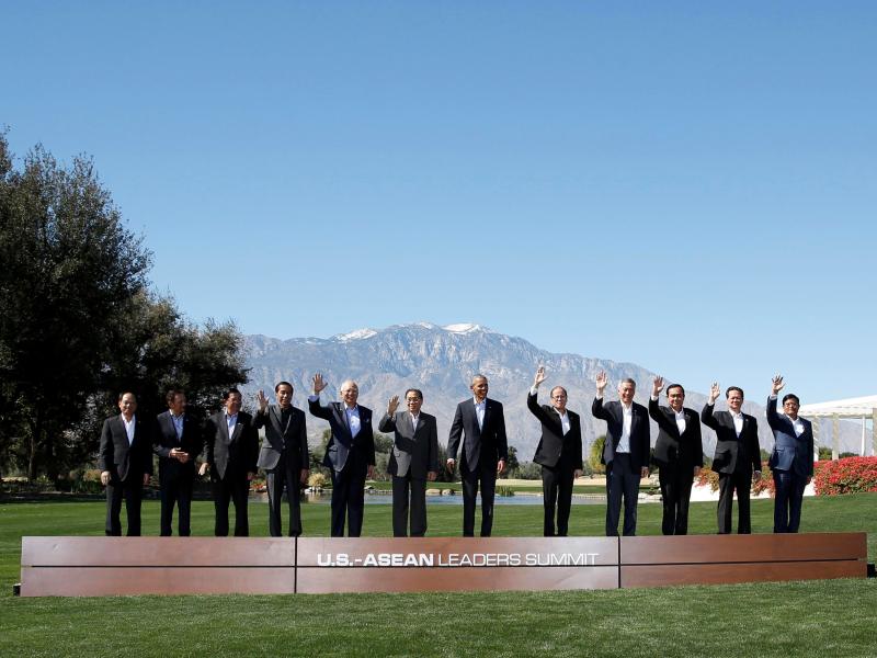 Tổng thống Obama và các lãnh đạo ASEAN chụp ảnh chung tại thượng đỉnh Sunnylands, California ngày 16.2.2016 - Ảnh: Reuters