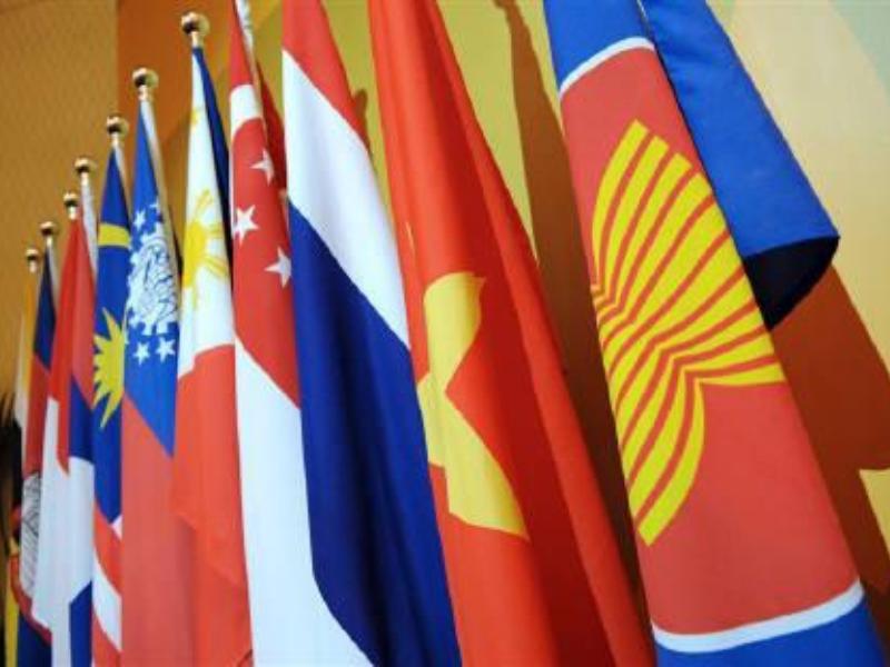 Quốc kỳ các nước thành viên ASEAN - Ảnh: Reuters