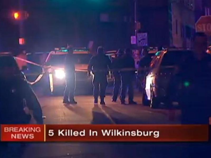 Cảnh sát có mặt tại hiện trường vụ xả súng ở thị trấn Wilkinsburg (bang Pennsylvania, Mỹ) tối ngày 9.3.2016 - Ảnh chụp màn hình video trang tin WPXI (Mỹ)